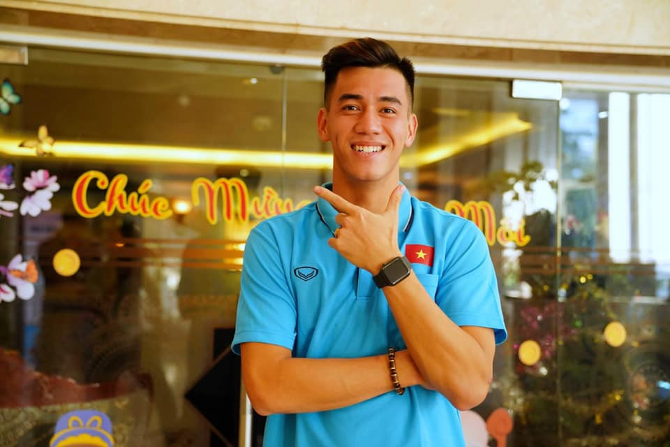 Bên cạnh biệt danh "Linh phá đội", mới đây, tiền đạo hay nhất đội tuyển U23 Việt Nam còn được biết đến với biệt danh "Linh ốc hương" do "Hoàng tử" Đức Huy đặt cho khiến người hâm mộ được phen cười vỡ bụng.