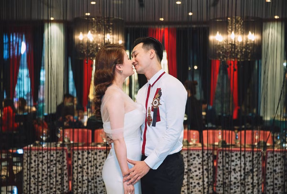 Nguoi vo bo lam tiep vien, sinh 2 con trai cho MC Thanh Trung-Hinh-2