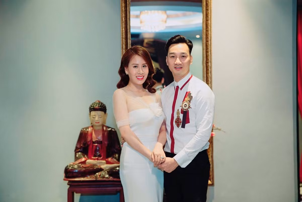 Nguoi vo bo lam tiep vien, sinh 2 con trai cho MC Thanh Trung-Hinh-3