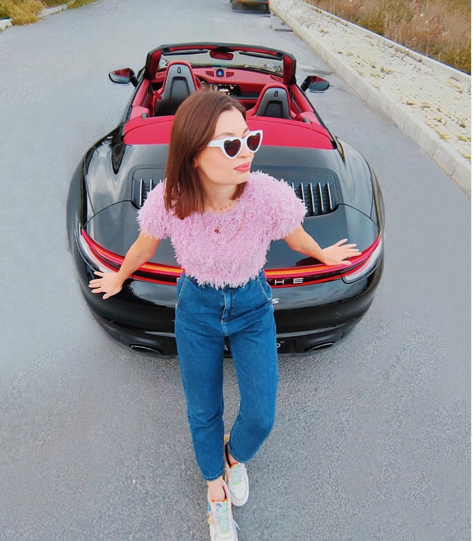 Meryem Can bắt đầu sự nghiệp làm vlog từ năm 2014 vơi nội dung cực kỳ đa dạng từ thử thách, hài hước, DIY (Do it yourself - Tự làm) và thời trang. Mỗi clip được cô nàng đăng tải nhận được hàng triệu lượt xem từ khắp nơi trên thế giới.