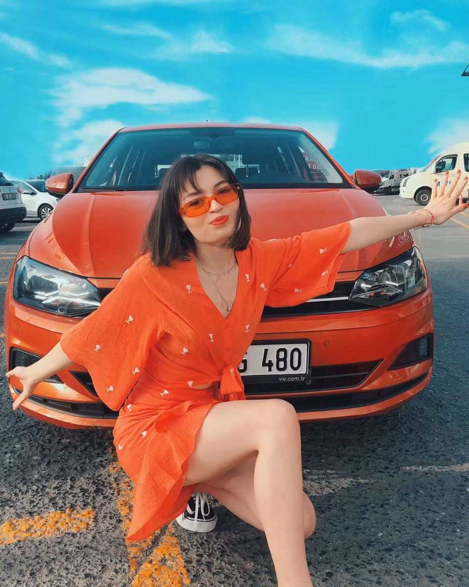 Vlogger Việt đã vậy, các vlogger thế giới còn có thu nhập khủng hơn rất nhiều. Điển hình là Meryem Can (SN 1995, đến từ Istanbul). Cô nàng hiện đang là một trong nhưng Youtuber nổi tiếng nhất Thổ Nhĩ Kỳ.