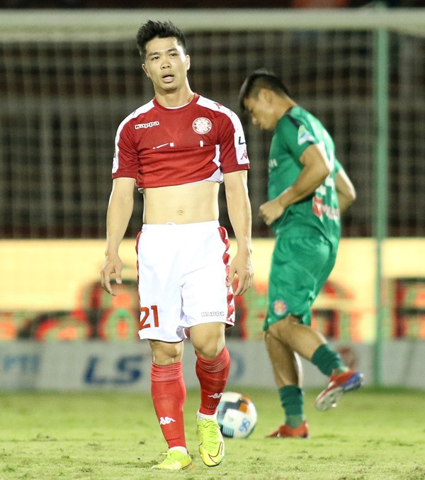 Khác hẳn mới mái tóc khá dài trùm kín đầu, giờ đây chồng Viên Minh đã thay đổi diện mạo hoàn toàn mới trông rất bảnh bao và menly, ra dáng người đã có gia đình.