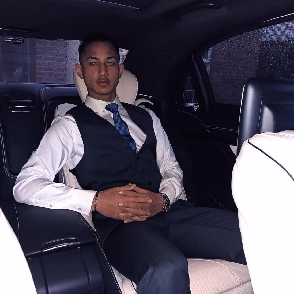 Bên cạnh đó, hoàng tử vương quốc Brunei cũng khiến khán giả "giận tím người" mà không biết phải làm sao khi không hề có tên trong danh sách tham dự SEA Games 2019 nhưng vẫn ngang nhiên vào đá bóng trong trận gặp U22 Việt Nam.