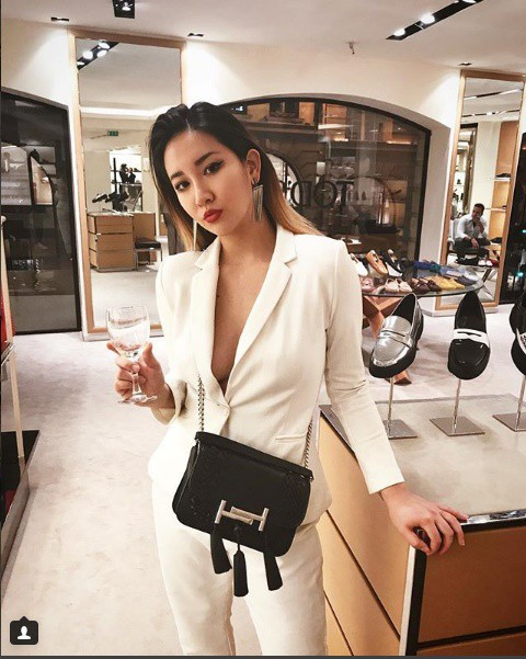 Ann Louie Li (SN 1995) là thành viên nổi bật của hội con nhà giàu châu Á, cô nàng mang hai dòng máu Trung Quốc và Philippines.