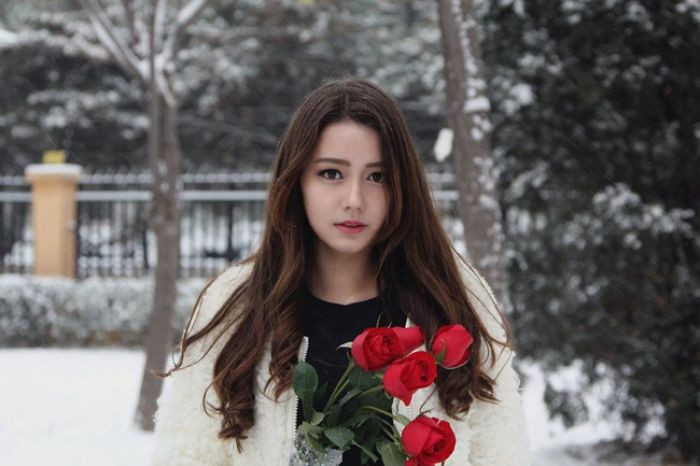 Vì bố là một diễn viên nên ngay từ khi còn nhỏ, Maxiana Li đã góp mặt trong một số show truyền hình tại Trung Quốc và ngay lập tức gây chú ý nhờ vẻ đẹp hài hoà Á - Âu.Nổi tiếng từ sớm nhưng hot girl thỉnh thoảng mới nhận lời mời làm mẫu ảnh, phần lớn thời gian cô nàng dành cho việc học.