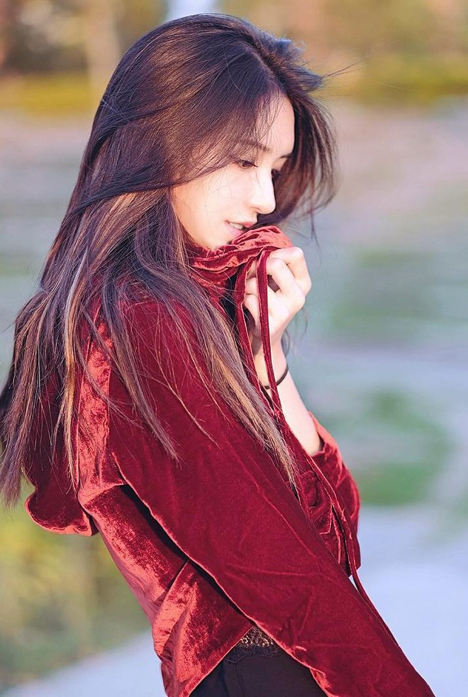 Với nhan sắc "cực phẩm", ngoài công việc kinh doanh trên mạng, Aileena còn được rất nhiều nhãn hàng thời trang mời làm mẫu ảnh.