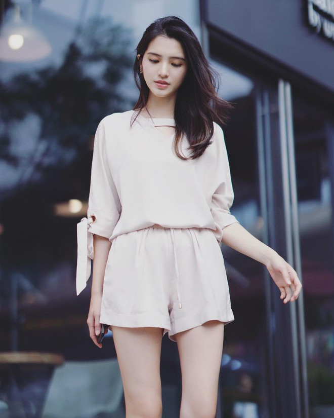 Hot girl mang hai dòng máu Hà Lan - Trung Quốc và được nhận xét là bản sao của Angela Baby.