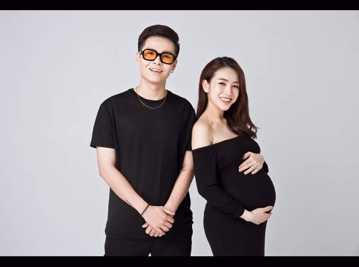 Trước đó, nhan sắc của Joyce Phạm nhiều lần gây sốt vì bụng bầu to vượt mặt nhưng vẫn vô cùng xinh đẹp. Ngoài phần bụng nhô ra thì thân hình cô vẫn chuẩn chỉ không mỡ thừa.