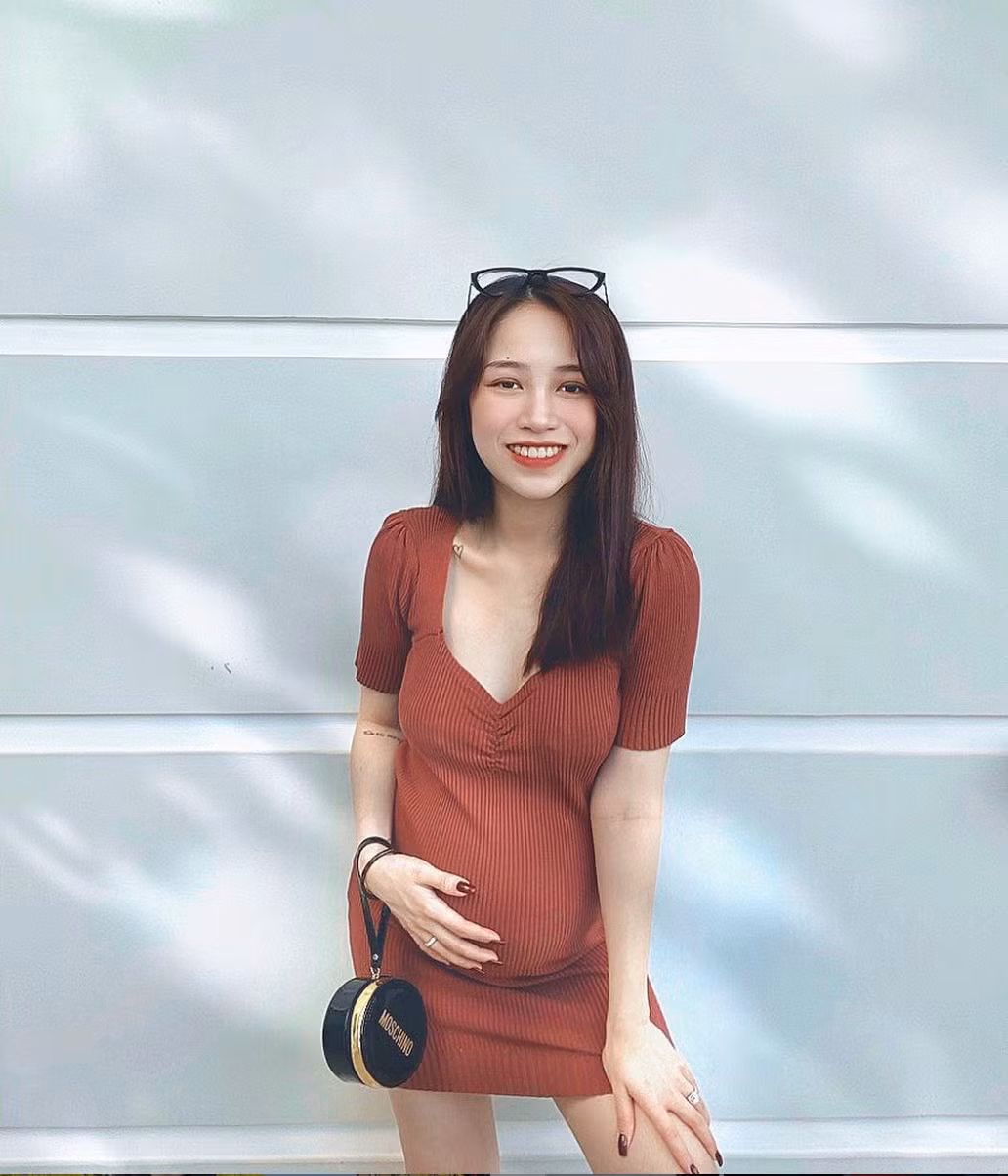 Có con ở tuổi 21, Joyce Phạm và chồng là Tâm Nguyễn thực hiện rất nhiều bộ ảnh để ghi lại kỷ niệm.