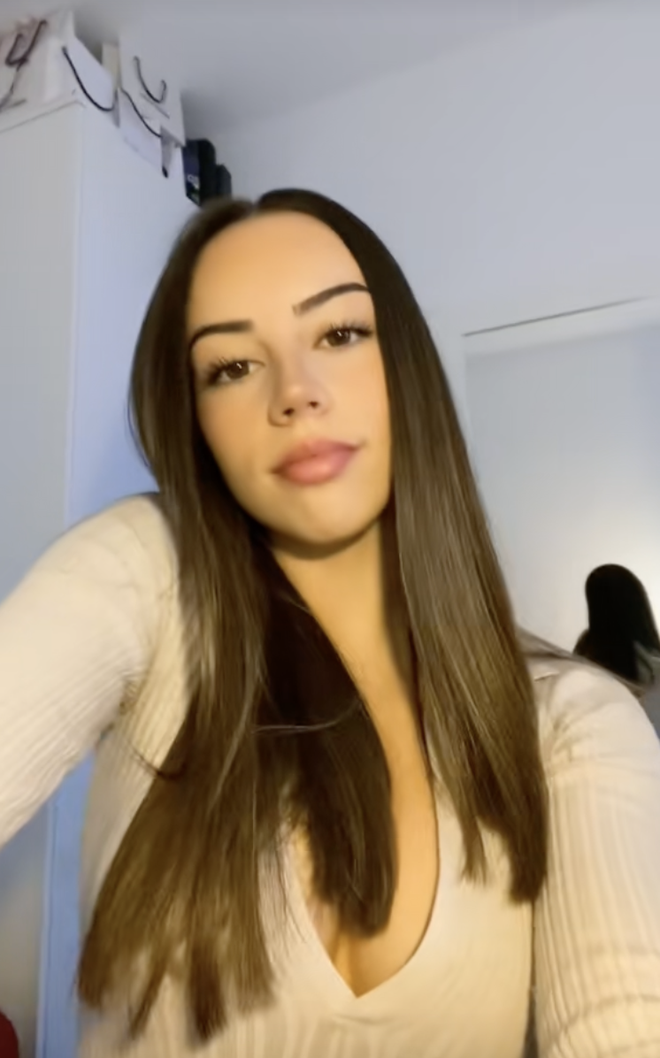 Sau khi cặp đôi công khai chuyện hẹn hò, lượng người theo dõi của bạn gái Lamine Yamal cũng tăng lên chóng mặt. Hiện tại, cô nàng đang có gần 285k người theo dõi và 660k lượt yêu thích trên TikTok, con số vẫn không ngừng tăng lên.