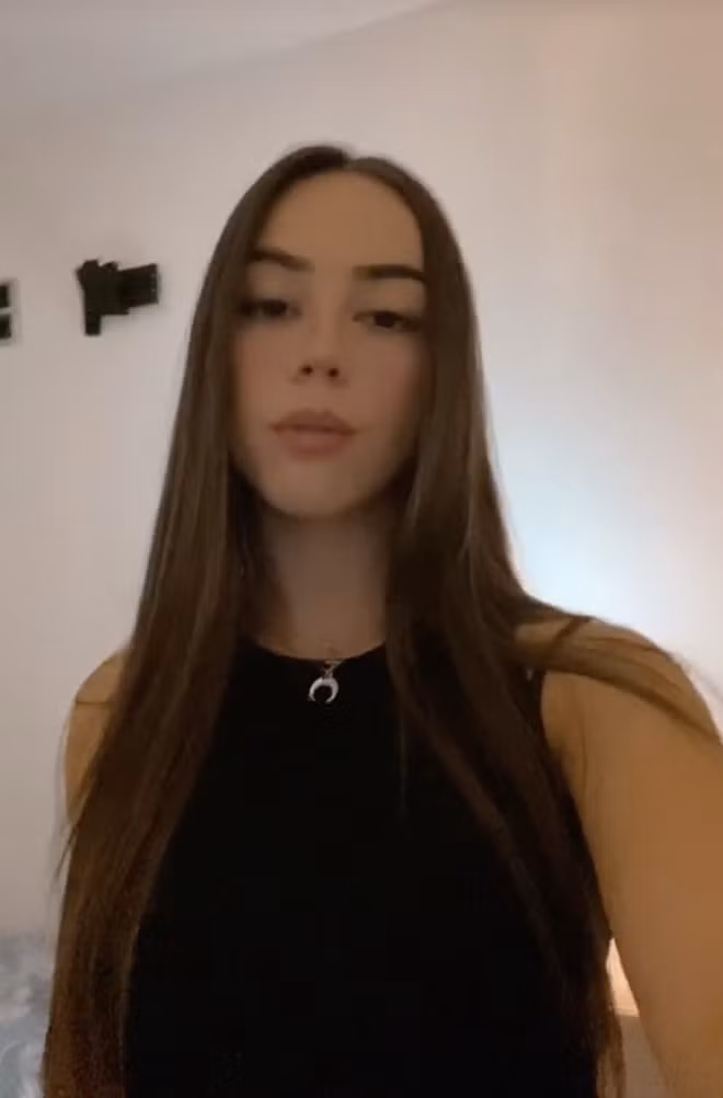 Trước đó, Alex Padilla cũng được cho là đổi tên tài khoản rồi phải xóa Instagram sau khi lộ thông tin hẹn hò với chàng cầu thủ nổi tiếng.