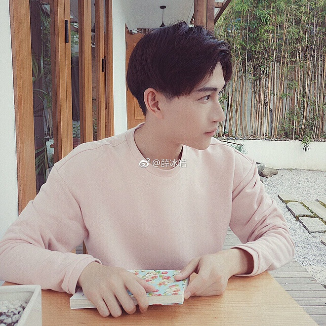 Nhìn những coser quanh mình dần có fan, Hạo Băng tự nhận ra vấn đề của mình nằm ở đâu và anh chàng quyết định giảm cân.