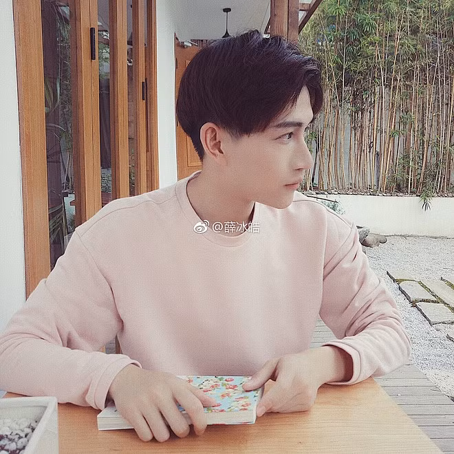 Nhìn những coser quanh mình dần có fan, Hạo Băng tự nhận ra vấn đề của mình nằm ở đâu và anh chàng quyết định giảm cân.