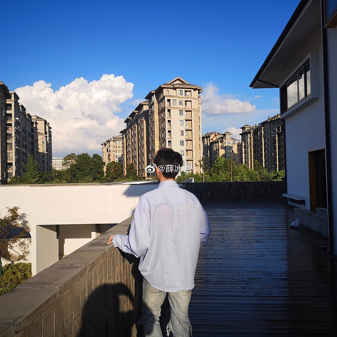 Hạo Băng của hiện tại đã trưởng thành hơn, gầy hơn, khí chất hơn và cũng điển trai hơn rất nhiều.