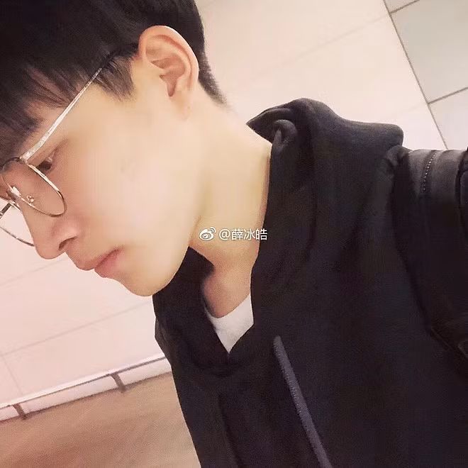 Bằng việc thay đổi hoàn toàn thói quen ăn uống kết hợp tập luyện, chưa đầy một năm, Hạo Băng đã giảm được 25kg, đưa cân nặng về con số 60kg.