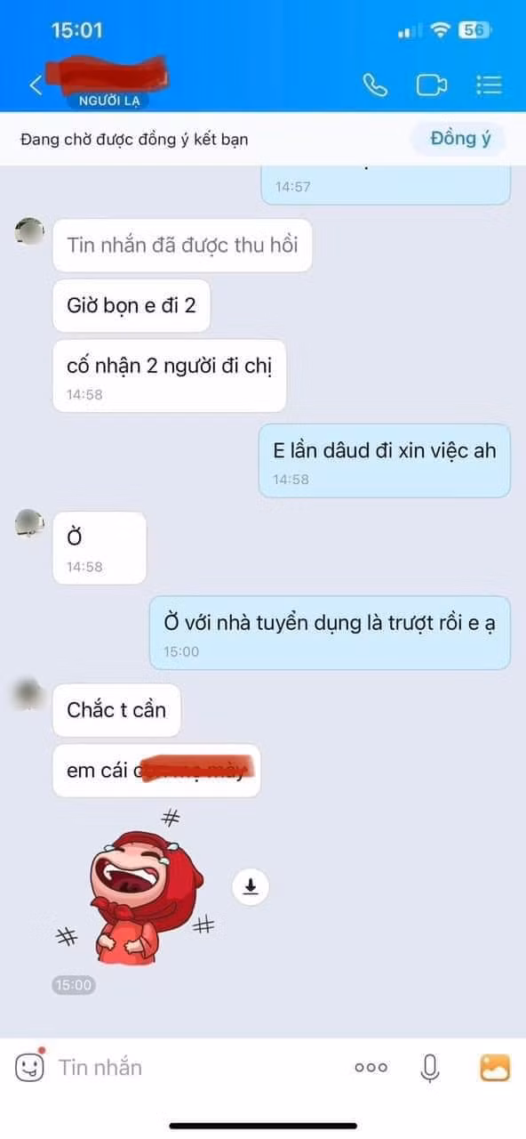 Theo đó, cô gái trẻ đi xin việc nhắn tin với người tuyển dụng xin cho 2 người làm, vì "giờ bọn em đi 2 người". Khi được hỏi lại "em lần đầu đi xin việc à", cô gái trẻ trả lời cụt lủn "ờ".