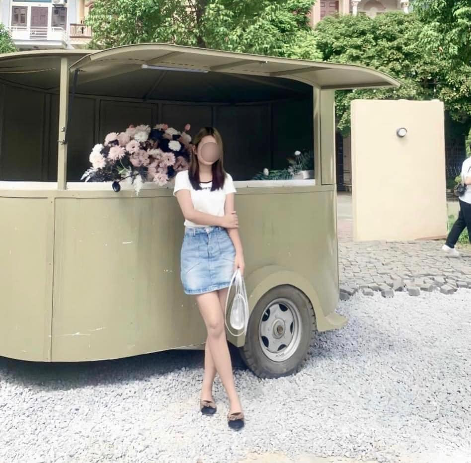 Một cô gái làm HR (Human Resources - nhân sự) đã đăng tải đoạn hội thoại ngắn của mình với một ứng viên lên hội nhóm kết nối giữa người tuyển dụng và người tìm việc làm, thu hút hàng nghìn lượt tương tác. Cô nàng bảy tỏ: "Bao nhiêu năm kinh nghiệm HR, lần đầu tiên gặp trường hợp đi xin việc như thế này luôn."