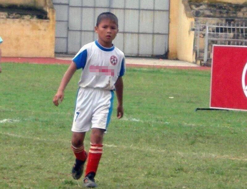 Là một trong những cái tên được quan tâm nhất đội hình của U22 Việt Nam, Quang Hải ghi dấu với phong cách sân cỏ lạnh lùng, điềm tĩnh và tự tin. Tính cách này có lẽ được hình thành từ khi còn nhỏ bởi những hình ảnh của Quang Hải thời thơ ấu đã toát lên dáng vẻ khá lì lợm, có tố chất làm thủ lĩnh.