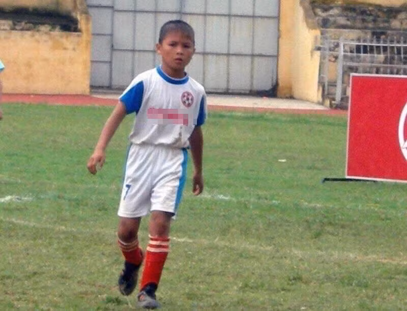 Là một trong những cái tên được quan tâm nhất đội hình của U22 Việt Nam, Quang Hải ghi dấu với phong cách sân cỏ lạnh lùng, điềm tĩnh và tự tin. Tính cách này có lẽ được hình thành từ khi còn nhỏ bởi những hình ảnh của Quang Hải thời thơ ấu đã toát lên dáng vẻ khá lì lợm, có tố chất làm thủ lĩnh.