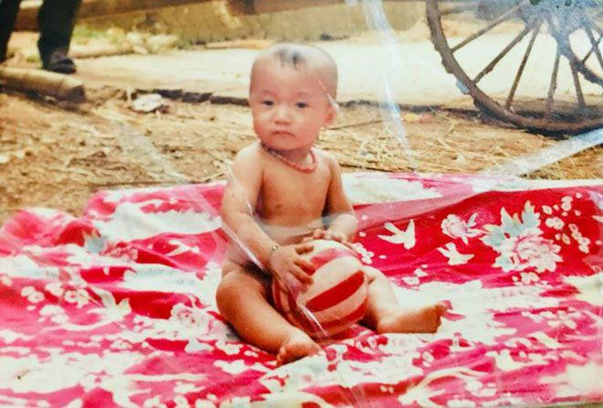 Thủ môn của tuyển U22 Việt Nam từ nhỏ đã yêu trái bóng và có khuôn mặt hiền khô.