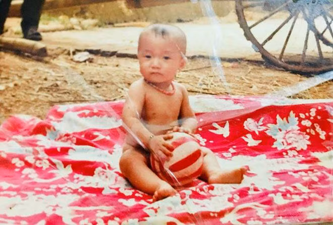 Thủ môn của tuyển U22 Việt Nam từ nhỏ đã yêu trái bóng và có khuôn mặt hiền khô.