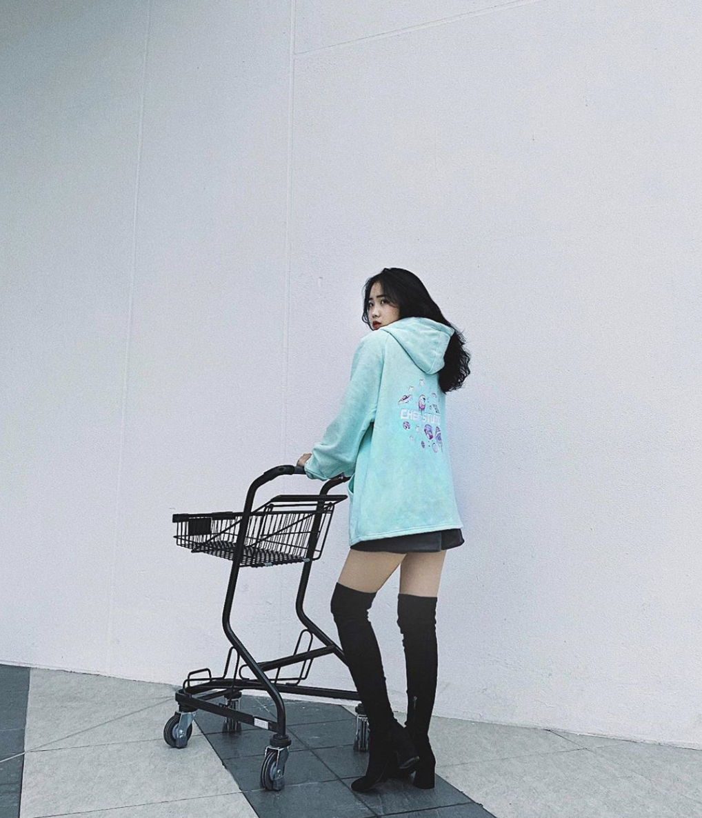 Hoàng Anh Ốc cũng chơi rất thân với hội "cầu thủ người mẫu" bao gồm Quang Hải, Văn Hậu, Tiến Dũng, Tiến Dụng, Bùi Hoàng Việt Anh. Nhóm thường xuyên đi ăn chơi.