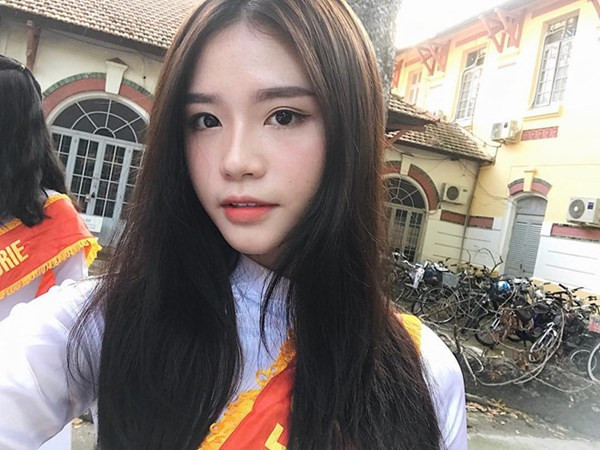 Mặc dù bận rộn đi học, đi làm nhưng Mai Diz vẫn cố gắng cân bằng thời gian biểu để có thể làm nhiều điều mình thích như chụp ảnh, mua sắm và tụ tập với bạn bè.