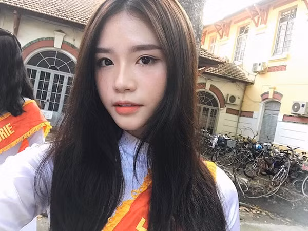 Mặc dù bận rộn đi học, đi làm nhưng Mai Diz vẫn cố gắng cân bằng thời gian biểu để có thể làm nhiều điều mình thích như chụp ảnh, mua sắm và tụ tập với bạn bè.