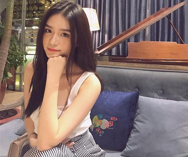 Để có tiền mua xe, hot girl cho hay cô nàng phải vừa đi học, vừa đi làm không được trễ một phút nào nên mỗi ngày chỉ có 4-5 tiếng để ngủ. Thấy con gái biết quý trọng đồng tiền lại tự lập từ sớm nên bố mẹ Mai Diz rất tự hào, luôn bên cạnh động viên.