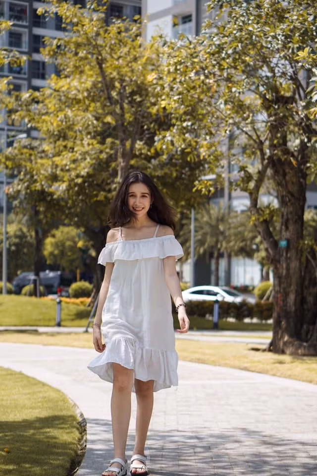 Mang trong mình 3 dòng máu Anh, Nga, Việt nên Mia Lali (TP.HCM) sớm được chú ý nhờ nhan sắc nổi trội trong hội con lai. Nhan sắc của hot girl lai là sự hoà quyện hài hoà của nét đẹp Âu - Á.