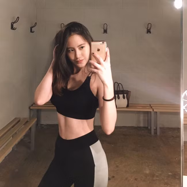 Cô nàng đẹp mê mẩn trong loạt ảnh mới chia sẻ trên Instagram.