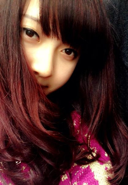 Đôi mắt biết nói của cô giáo tuổi dê cuốn hút người nhìn.