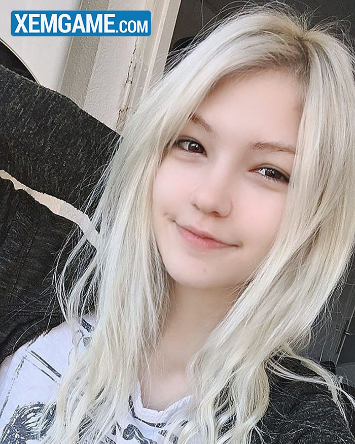 Sylchasie sở hữu khuôn mặt không tì vết. Mặt mộc của cô cũng khiến dân mạng sốc nặng vì quá xinh đẹp, không khác nhiều so với khi được trang điểm cầu kỳ. Với lợi thế ngoại hình, cô nàng nhận được nhiều lời khuyên lấn sân sang lĩnh vực người mẫu.