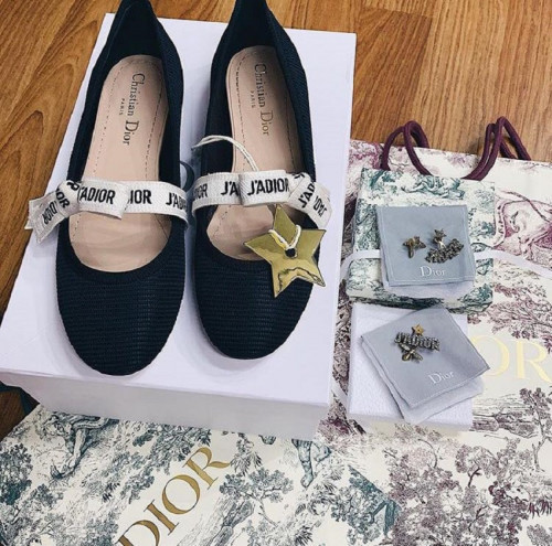 Trước đó, Duy Mạnh đã từng tặng rất nhiều món đồ hiệu đắt tiền cho Quỳnh Anh trong thời gian yêu nhau.