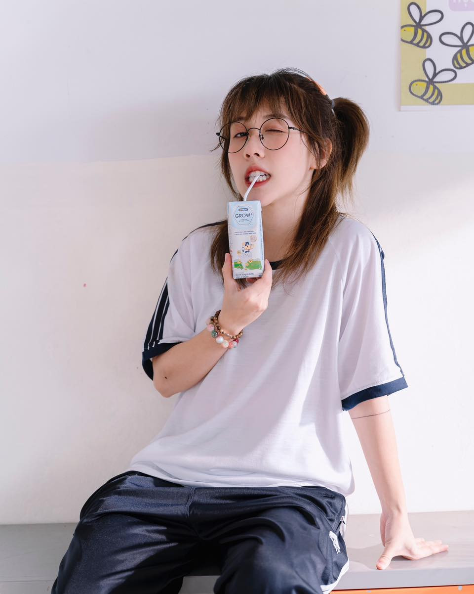 Cô nàng cũng rất ít khi trang điểm đậm.