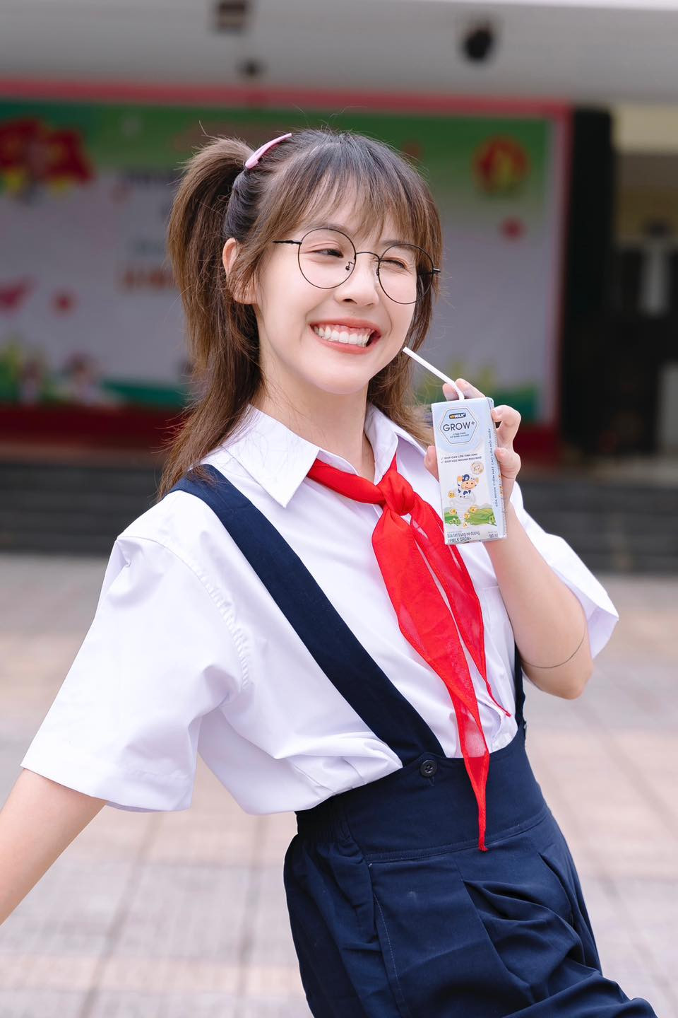 Trong các video nhạc chế, Hậu Hoàng luôn xuất hiện với hình ảnh nhí nhảnh, nhỏ bé nhưng tràn đầy năng lượng.