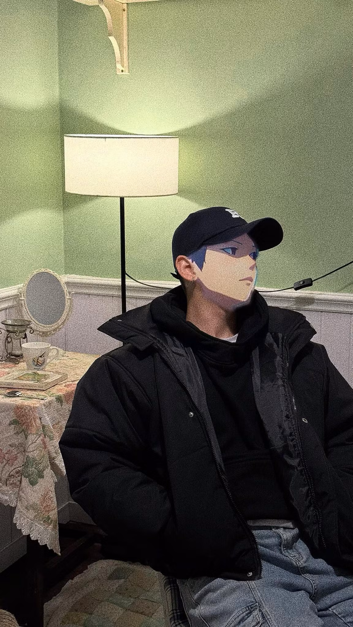 Duy Hoàng chia sẻ rằng do bản thân tính tình khá ngại, không muốn lộ diện, nên "ai biết thì giữ kín giúp mình nha".