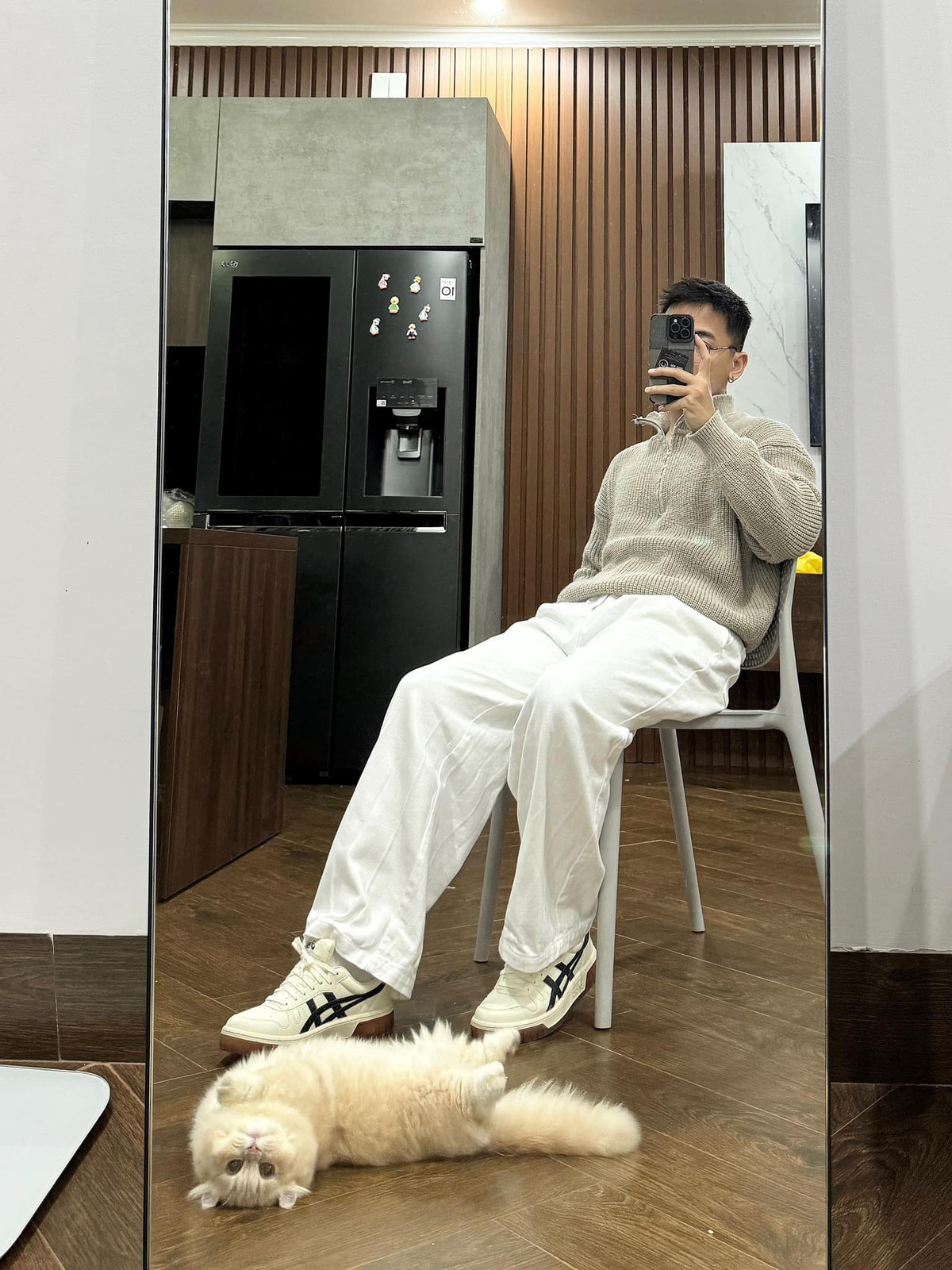 Nguyễn Duy Hoàng, chủ nhân của kênh YouTube NiNo's Home vốn là một YouTuber nhận được sự quan tâm của rất nhiều người. Các video nấu ă của anh chàng được đánh giá là có hình ảnh rất đẹp, chỉn chu, âm thanh dễ chịu, thoải mái.