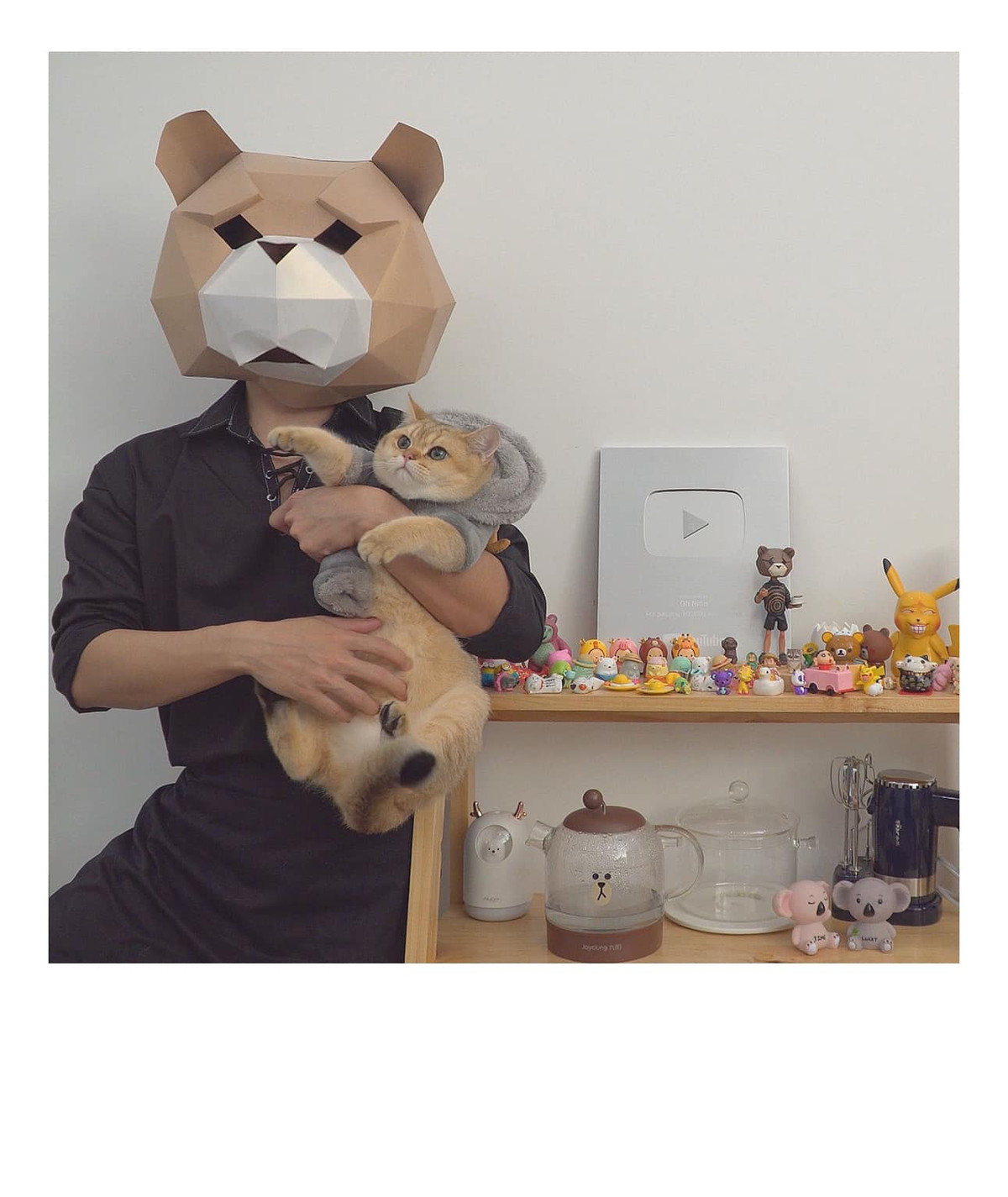 Nam YouTuber cũng cho biết, thời điểm hiện tại, anh không hoạt động nhiều nên ít kiểm tra tin nhắn, vì thế không thể trả lời hết tin nhắn từ mọi người. Anh mong rằng có thể gặp lại mọi người sớm.