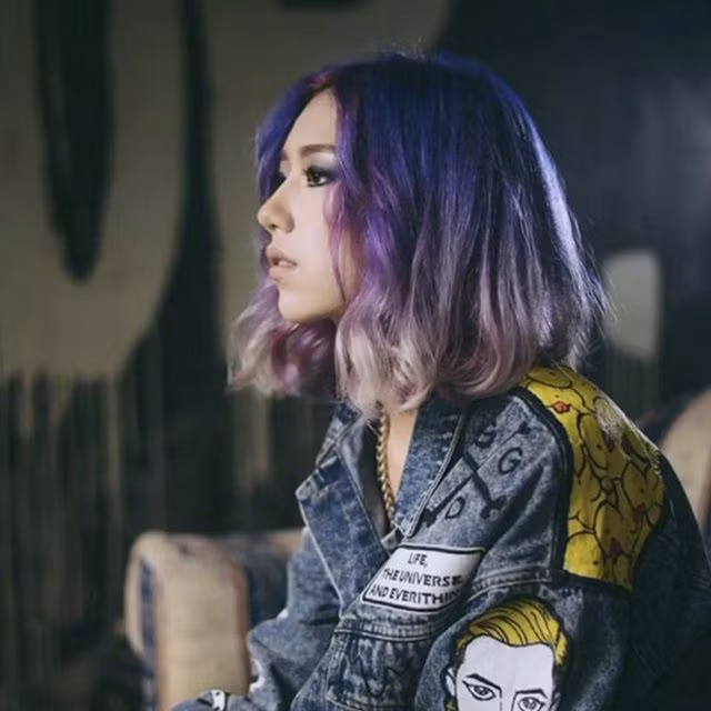 Sau khi chia tay công ty cũ, cô cũng đã gặt hái được những thành công nhất định với việc sở hữu rất nhiều bài hát mà người người nhà nhà thuộc lòng. Hiện nhắc đến Min, khán giả nhớ đến hình ảnh ca sĩ với mái tóc ngắn, nhuộm sáng, đôi mắt tròn, gu ăn mặc gợi cảm.