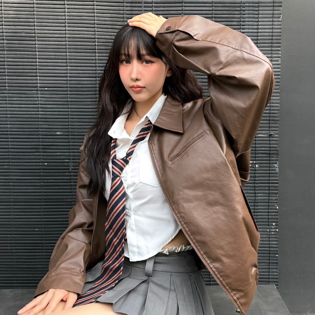 Thậm chí, visual của nữ ca sĩ còn được nhận xét giống với nhiều ngôi sao Kpop như Taeyeon, Tiffany…