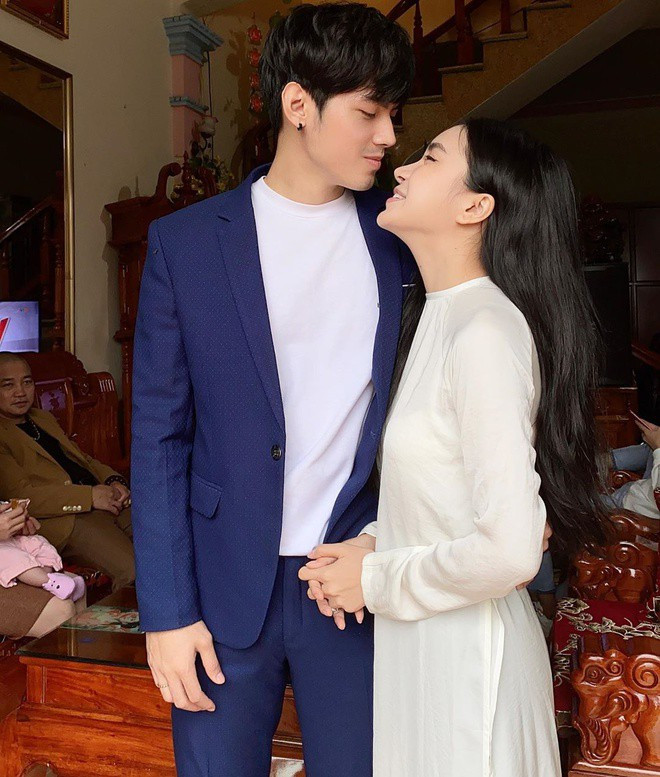 Họ được đánh giá là rất đẹp đôi khi nàng là hot girl trong khi chàng là trai người Thái cao ráo, bảnh bao. Cặp đôi đã đính hôn và dự định sẽ tổ chức đám cưới vào năm sau.