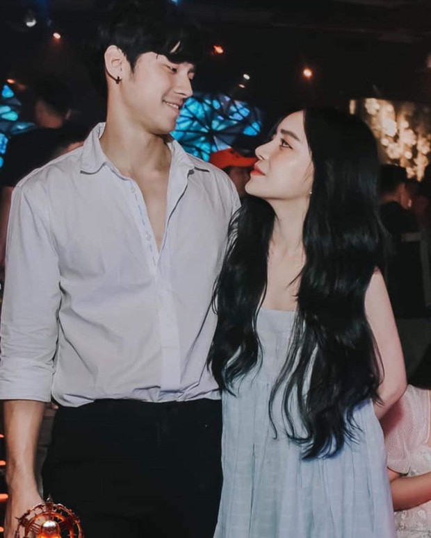 Mối tình của Trang Anna và chồng sắp cưới được công khai từ năm 2019 nhưng đến lúc xuất hiện trên chương trình "Người ấy là ai" mùa 3, hot boy Thái Lan Pre mới thực sự nổi rần rần trên mạng xã hội.