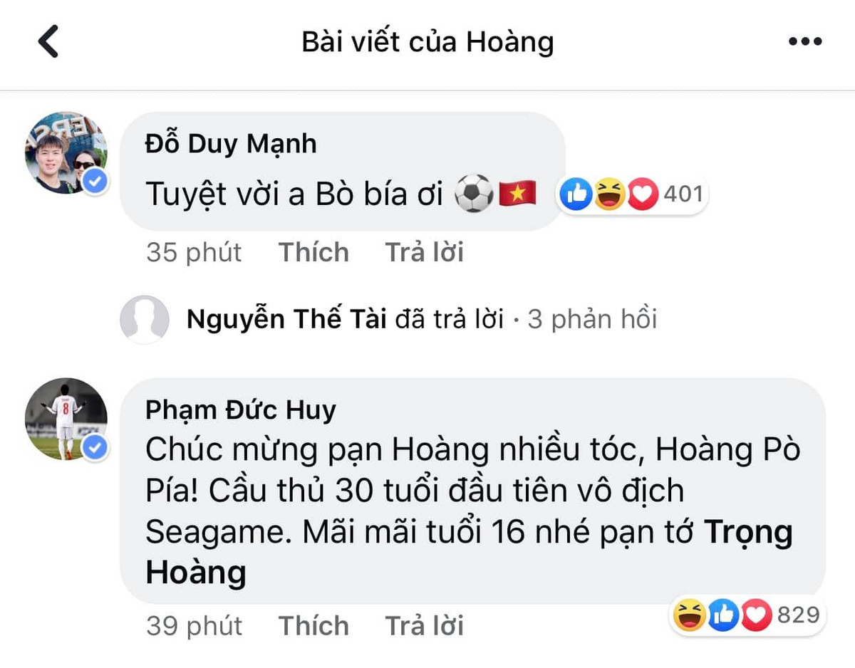 "Người không phổi" Trọng Hoàng cũng bị các đồng đội của tuyển Việt Nam "troll" nhiệt tình dù chẳng làm gì nên tội. Thậm chí Đức Huy còn "dã man" gọi cầu thủ gốc Nghệ An là "Hoàng nhiều tóc".