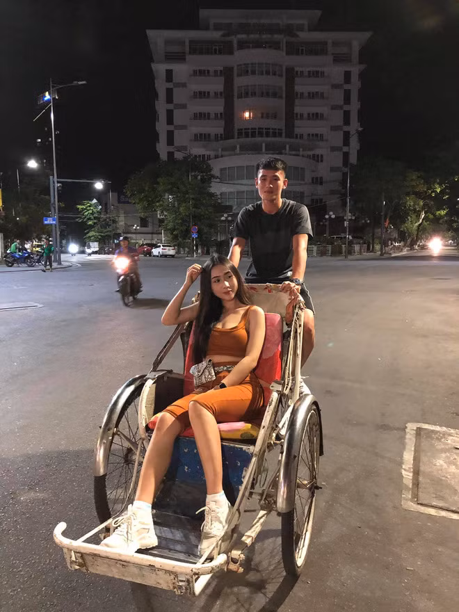 Ban gai cua visual U23 Viet Nam so huu body cuc nong bong