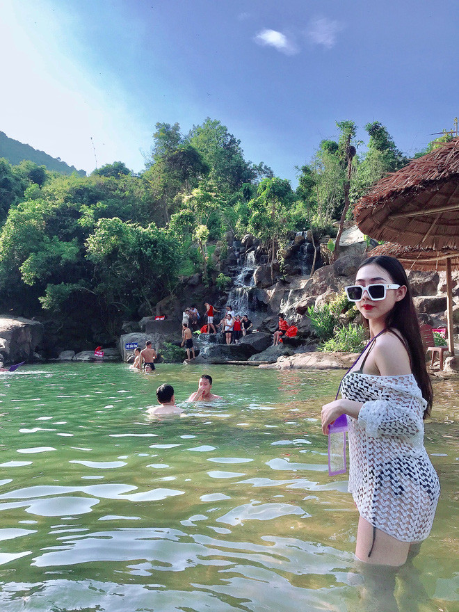 Hiện tại, Tiểu Vân đang sinh sống tại thành phố Tam Kỳ, tỉnh Quảng Nam. Đây cũng là quê hương của Tấn Sinh.