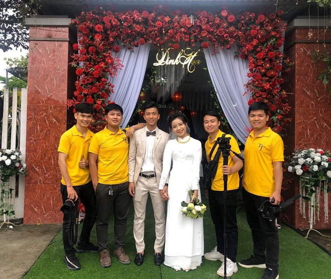 Được biết, đám cưới của cặp đôi được tổ chức vào năm 2020, đúng mùng 6 tết âm lịch. Mới đây, "hot girl mầm non" Nhật Linh cũng gửi lời chúc mừng sinh nhật cực tình cảm tới mẹ chồng trên trang cá nhân.