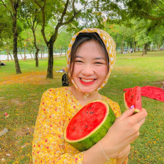 Quê gốc ở Bình Định, cô bạn có nụ cười tươi rói này cũng là gương mặt đình đám mạng xã hội.