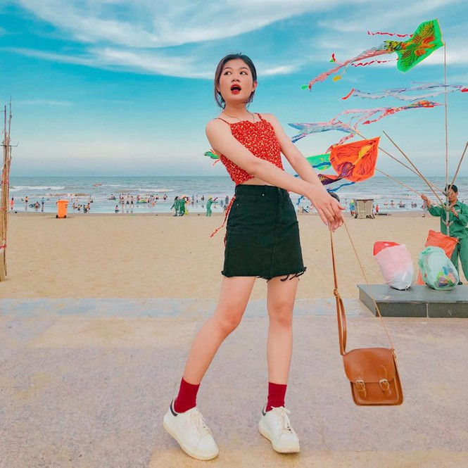 Hồ Thiên Nga gây chú ý với đông đảo cộng đồng mạng vì vẻ ngoài năng động, ăn ảnh, ngoài ra còn giỏi võ Taekwondo.