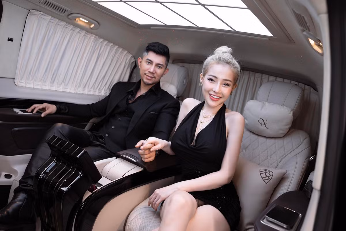 Bên cạnh những lời chúc phúc, nhiều người vẫn còn đặt nghi vấn đây là lời úp mở cho lễ cưới của cặp đôi, hay chỉ là bộ hình kỉ niệm đơn thuần mà thôi. Bởi trước đó, không ít lần cặp đôi này chụp hình cưới hoành tráng không kém.